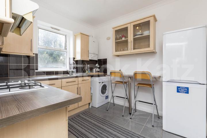  2 bedroom property close to amenities and dalston overground Dalston Lane, Dalston